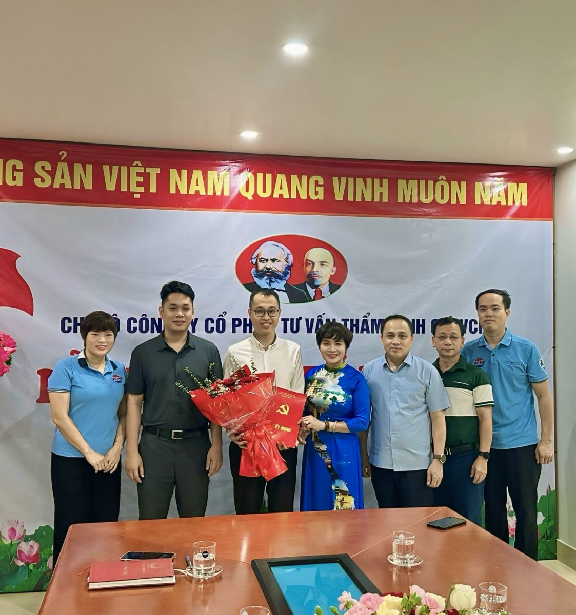 Tổ chức lễ kết nạp đảng viên mới năm 2025